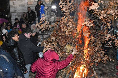 Pravoslavni Vjernici Obilje Avaju Badnji Dan