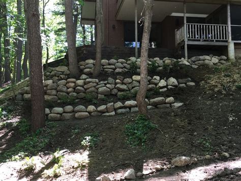 Boulder Retaining Walls Montagne Jardin D Troit Par Canopy