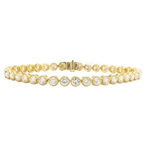 18 Karat Yellow Gold Diamond Floral Tennis Bracelet 0 91 Carat For Sale