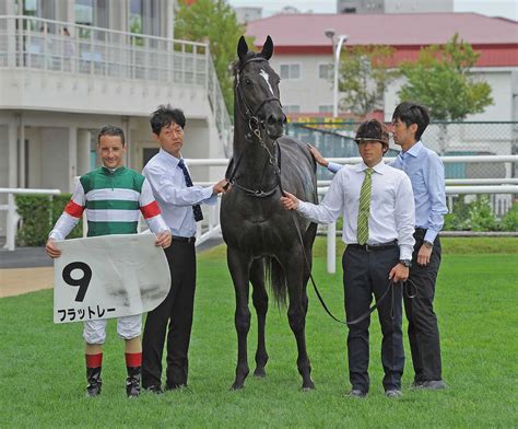 ＜札幌5r・新馬戦＞レースを制したフラットレーとルメール（左） ― スポニチ Sponichi Annex ギャンブル