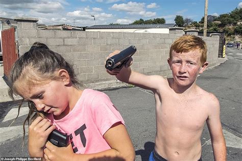 Photographer Is Granted Rare Access To Irish Travellers And Spends Decade Documenting Everyday