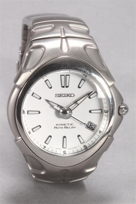 At Auction Gents Seiko Kinetic Auto Relay Wristwatch