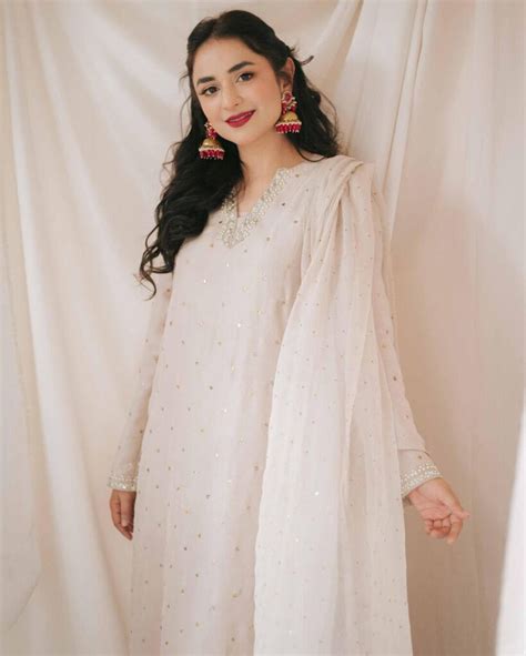 Yumna Zaidi Looked Ravishing Acing All White Look By Noorh Gul