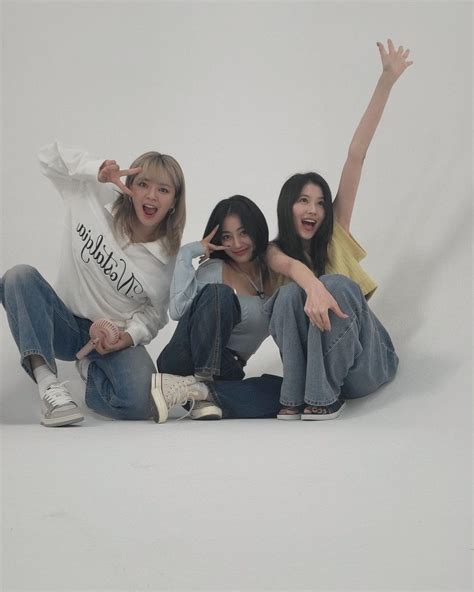 Sk On Twitter Jeongyeon S Instagram Update With Sana Jihyo