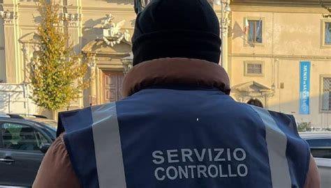 Cosenza Due Uomini Fanno Sesso In Pieno Giorno Alla Fermata Dell