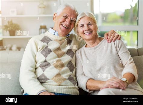 Couple De Personnes âgées Retraité Vieillesse Heureux Banque De