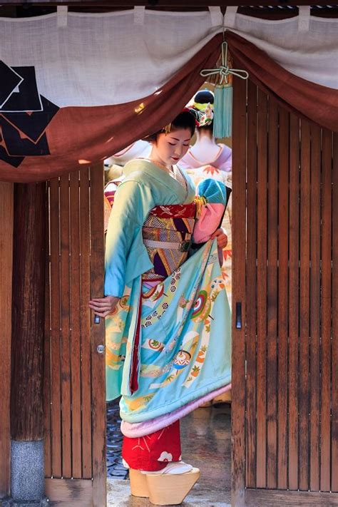 初寄り祇園甲部 花景色K W C PhotoBlog 日本のファッション 日本の着物 舞妓