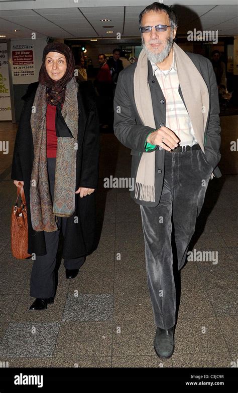 Fauzia Mubarak Ali And Yusuf Islam Aka Cat Stevens Yusuf Islam Arriving