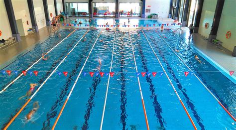 Tecnolog A Nagi En Piscina Suma Patacona Valencia