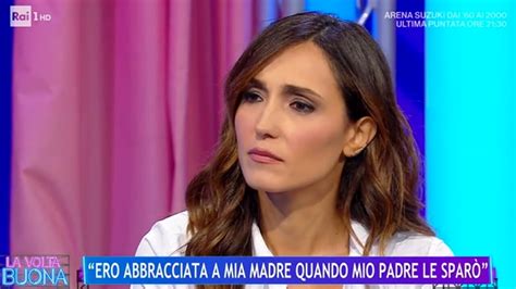 Abbracciata a mia madre quando mio padre le sparò Caterina Balivo