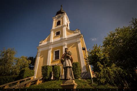 R Mai Katolikus Templom Budakeszi Zs Mb K Medence