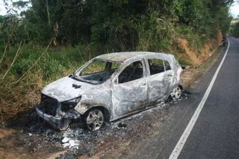 Carro Usado Em Assalto Queimado Por Bandidos Bahia No Ar