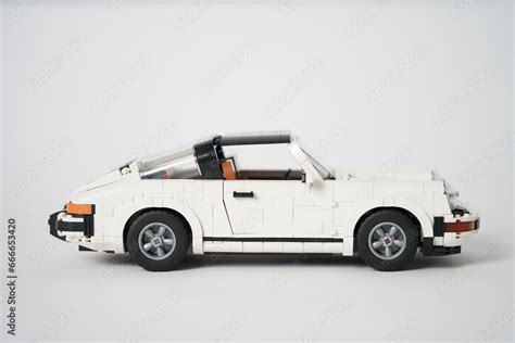 LEGO 10295 Icons Porsche 911 Racing Car, Collectible Turbo Targa, 2in1 Model Kits Adults to ...