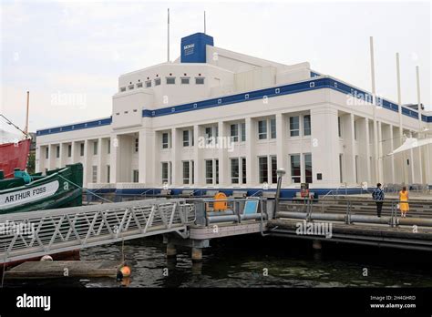 Former Naval Reserve Armory Hi Res Stock Photography And Images Alamy