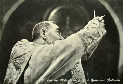 26 Photos Of The Beloved 20th C Stigmatist St Padre Pio Artofit