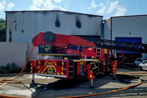 Isère Incendie Dun Entrepôt De 1000 Mètres Carrés à Domène à La