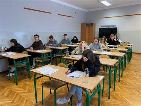 Matura 2023 z języka polskiego Maturzyści z liceum w Iłży mierzyli się