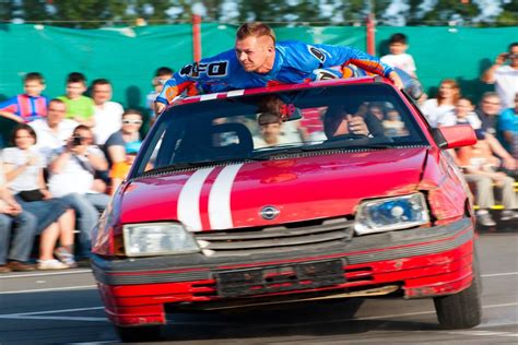 Stunt performers - Vault