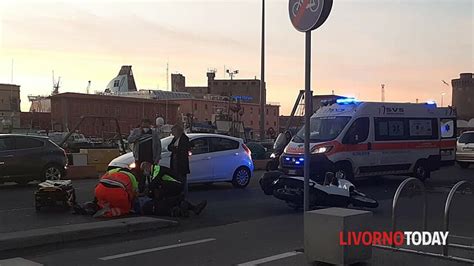 Livorno Scontro Auto Scooter Ai Quattro Mori Ferito Enne