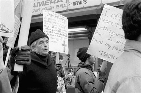 Jesuit Priest Peace Activist Daniel Berrigan Dies At 94