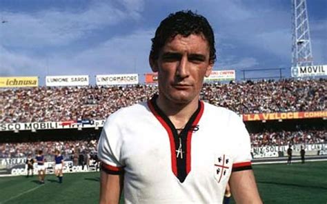 Cagliari Omaggio A Gigi Riva Maglia Speciale Col Suo Numero Contro Il