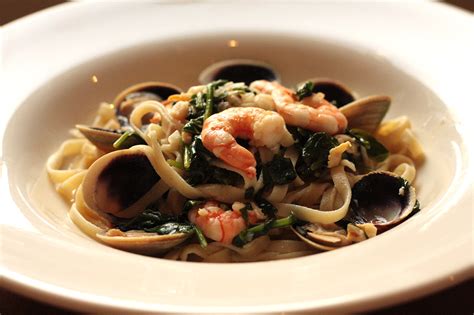 Linguine with Clams, Shrimp, and Spinach