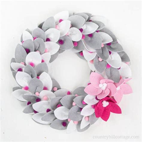 DIY Christmas Felt Wreath with Felt Poinsettia 2 Ways