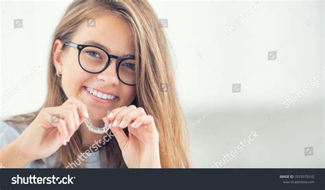 812 Imágenes De Invisalign Girl Imágenes Fotos Y Vectores De Stock