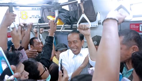 Jokowi Naik Krl Jakarta Bogor Penumpang Di Gerbong Nomor 8 Heboh