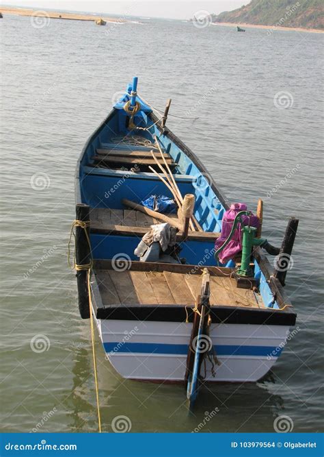 Barcos De Pesca Alineados A Lo Largo De La Orilla La India Karnataka