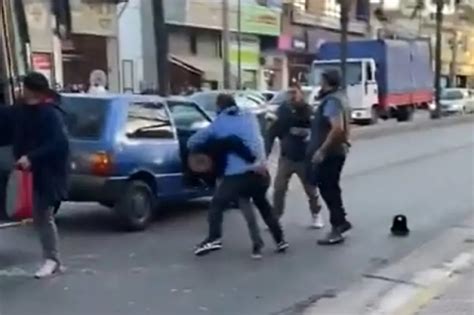 Don Torcuato Violenta Pelea Entre Un Colectivero Y Dos Automovilistas