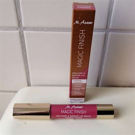 Test Lippenstift M Asam Magic Finish Volume Repair Lip Balm