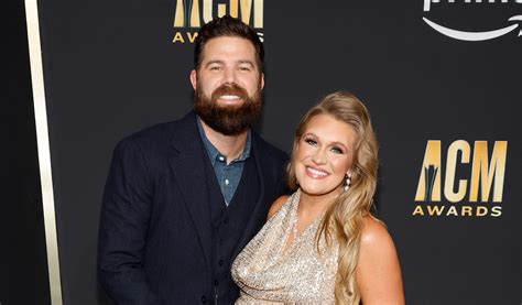 Country Singer Jordan Davis Attends Acm Awards With Pregnant Wife