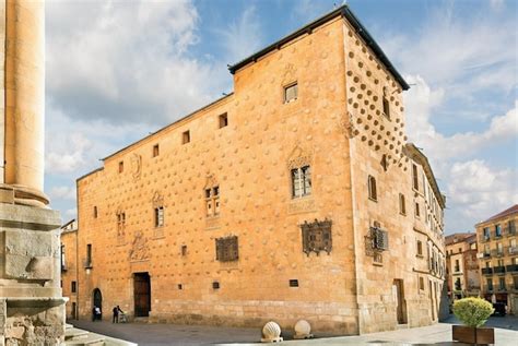 Premium Photo Casa De Las Conchas In Salamanca Spain