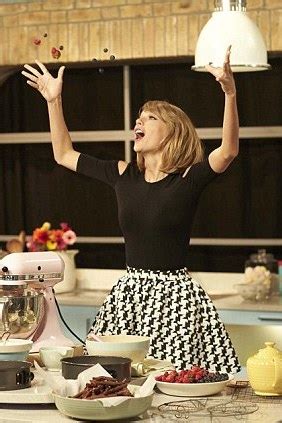 Taylor Swift Stand Up to Cancer Bakeoff October 17, 2014 – Star Style