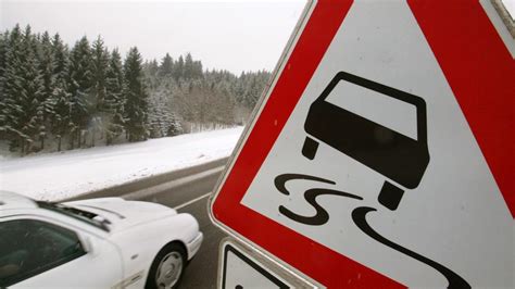 Unfall Mit Mehreren Fahrzeugen A Stundenlang Gesperrt