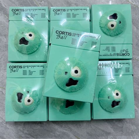 cortis ball album color    nguyen seal chinh hang
