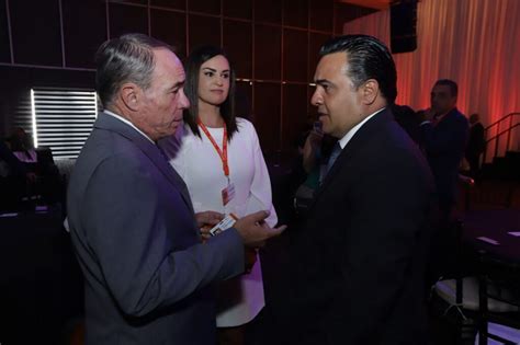 Acude Luis Nava a inauguración de la México Cumbre de Negocios