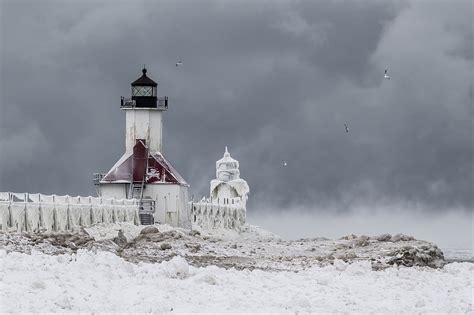 Fierce Winter Storms Cause Surreal Ice Formations In Michigan Aol Uk