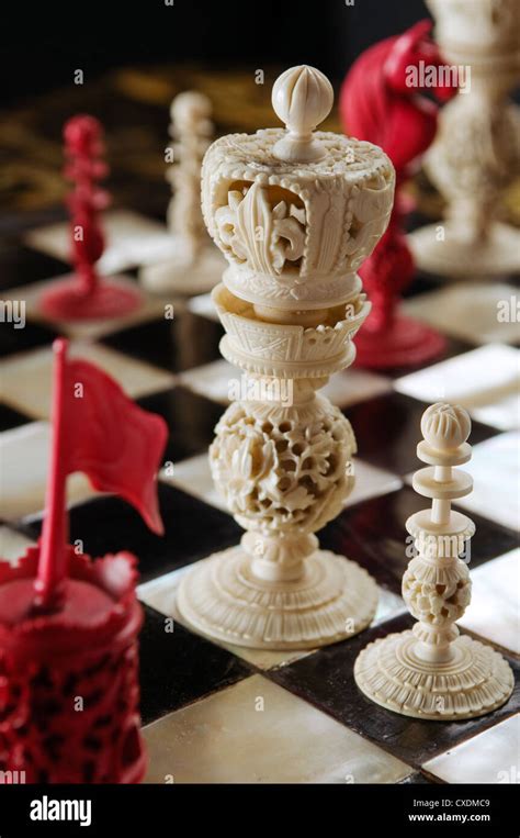 Anglo Chinese Ivory Chess Set Based On Staunton Design Made In Canton