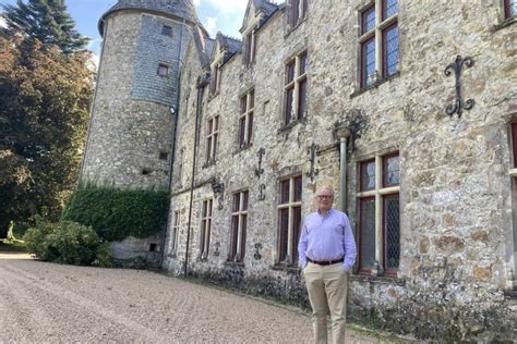 Depuis Des Si Cles La M Me Famille Vit Dans Ce Joli Ch Teau Du Cotentin