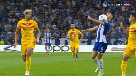 Rbitro Assinalou Pen Lti Para O Fc Porto Mas Reverteu A Decis O E