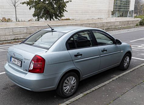 R Ckansicht Seitenansicht Hyundai Accent Mk Sedan Fahrzeugbilder De