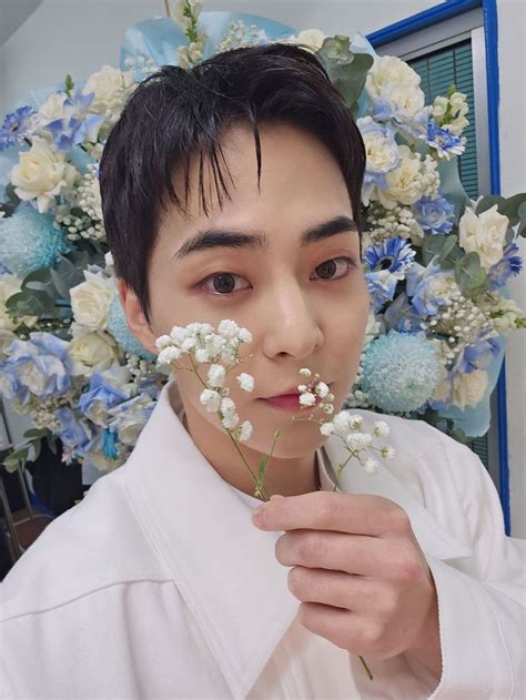 Klau On X XIUMIN With Flowers Https T Co 66TinUZVnE X Exo