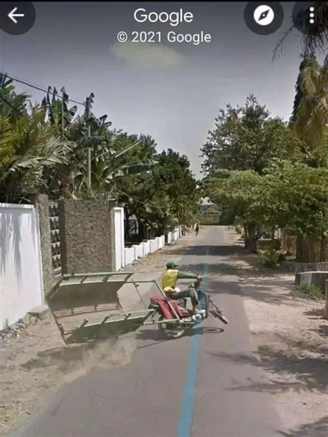 Momen Kocak Tak Terduga Yang Tertangkap Google Street View Absurd