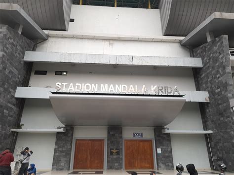 Stadion Mandala Krida Lapangan Sepakbola Penuh Sejarah Yang Kini Jadi