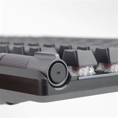 ASUS ROG Strix Flare II Animate Keyboard Review Closer Examination