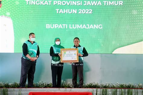 Cak Thoriq Menerima Penghargaan Pembina Proklim Terbaik Di Tingkat