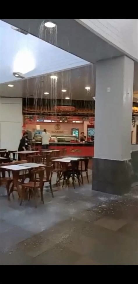 Teto De Hipermercado Desaba Volume De Chuva Em Canoas Ag Ncia Gbc