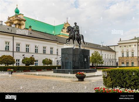 Pomnik Ksiecia Jozefa Poniatowskiego Banque D Image Et Photos Alamy